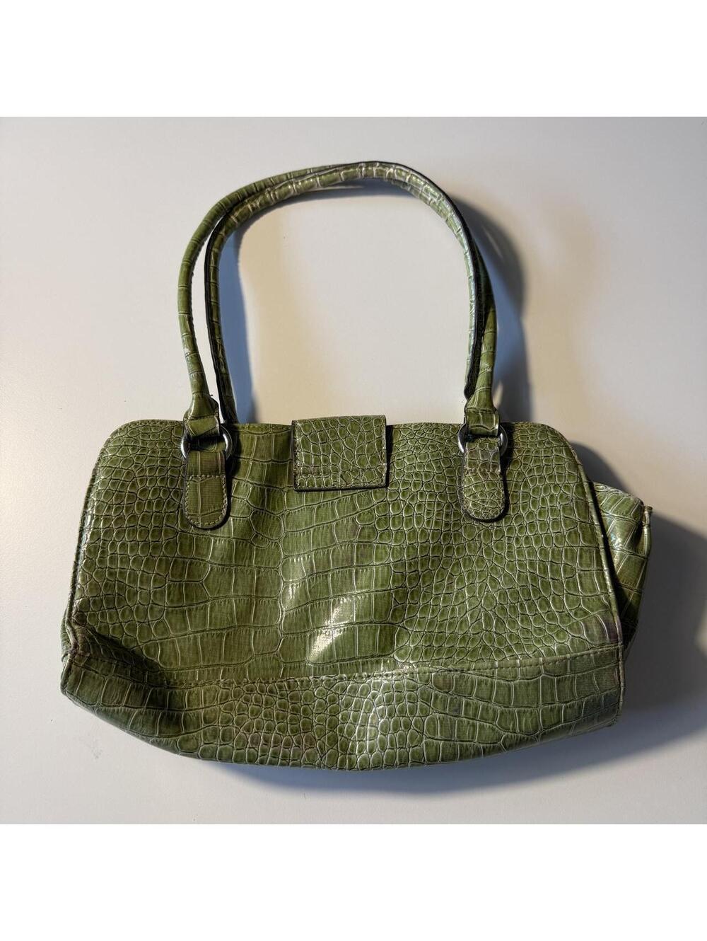Green Crocodile Pattern Shoulder Bag with Flap Closure - Picture 3 of 7